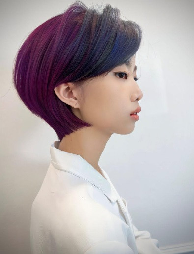  Kiểu tóc Hummingbird (Chim xanh) – Sự tinh tế của đường cong: Kiểu tóc này phù hợp với khuôn mặt thon nhỏ giúp mở rộng khuôn mặt. Kiểu tóc Hummingbird là một sự kết hợp khôn ngoan giữa kiểu tóc bob cổ điển và đường cong mềm mại phía sau gáy, thể hiện sự tinh tế và độc đáo.