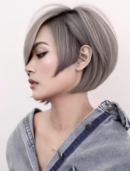  Kiểu tóc Swordfish (Cá kiếm) – Đường line tôn gò má: Kiểu tóc phù hợp với những khuôn mặt góc cạnh, phần mất kết nối như một mũi tên hướng sự chú ý đến điểm nhấn trên gương mặt. Cùng với vẻ đẹp thanh lịch, Chic bob là sự kết hợp tinh tế giữa kiểu tóc bob ngắn và đường line tạo điểm nhấn cho gò má.