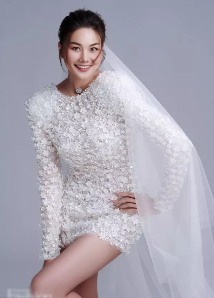 Dự đoán váy cưới Thanh Hằng sẽ mặc để sánh đôi chú rể - Hình 3 Du doan vay cuoi Thanh Hang se mac de sanh doi chu re-Hinh-3