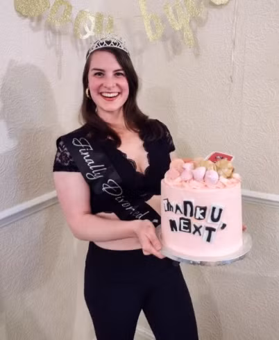 Mat 2 nam moi ly hon xong, nguoi phu nu mo tiec an mung-Hinh-2