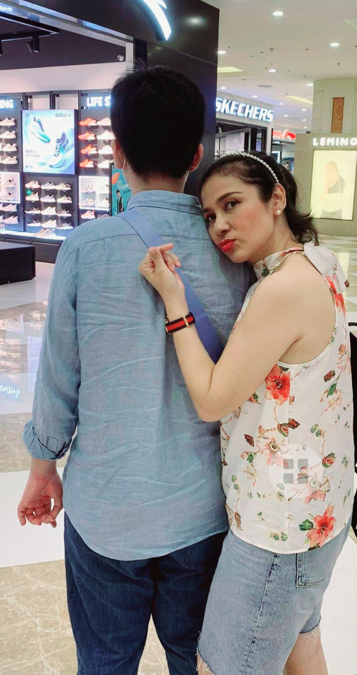 Sau hơn 1 năm giải nghệ, Việt Trinh sống an nhiên, vui vẻ bên con trai.