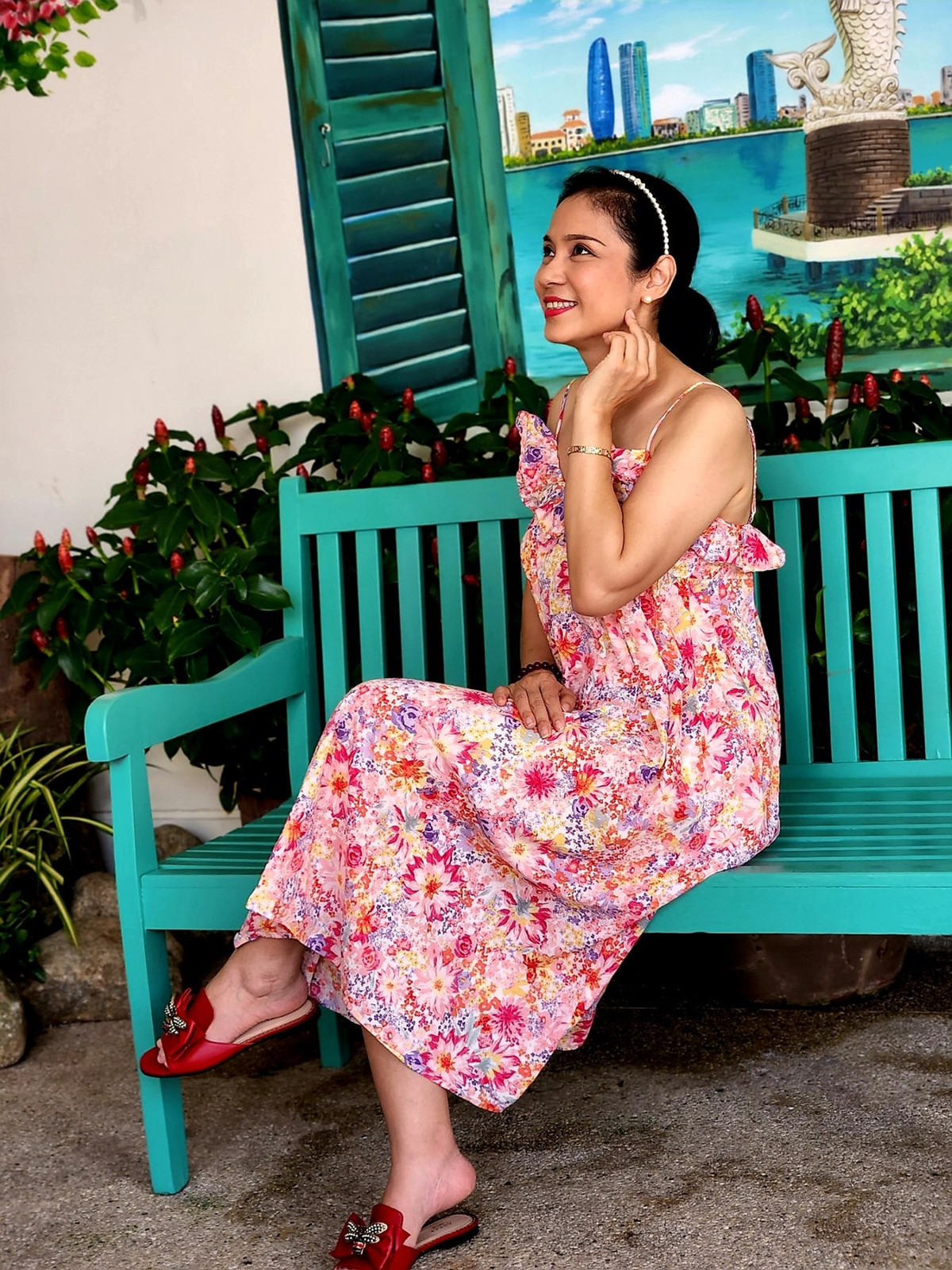 Rời xa ánh đèn sân khấu, Việt Trinh bằng lòng cuộc sống thảnh thơi bên con trai đầy bình yên sau bao biến động của cuộc đời.