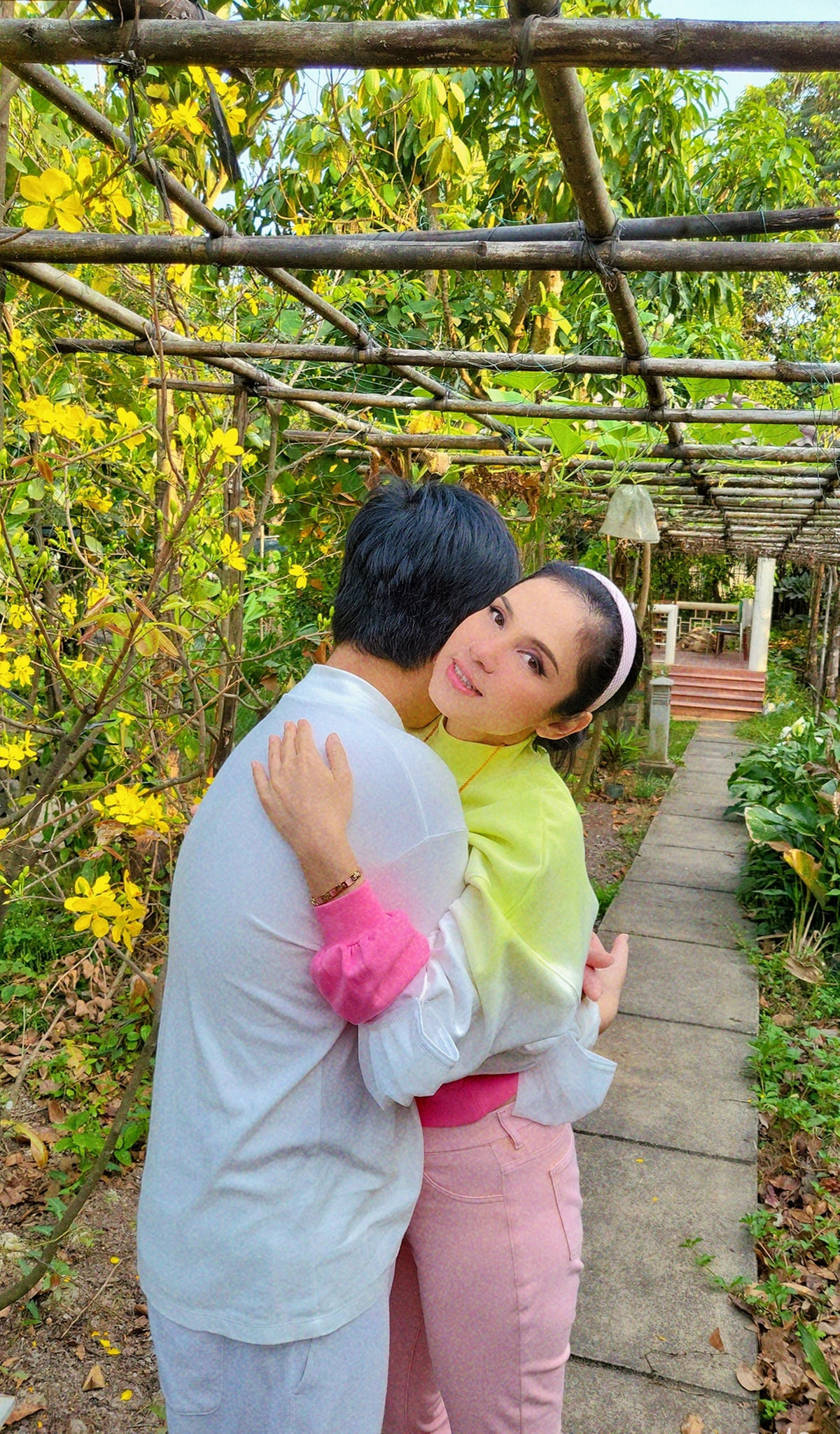 Cô từng chia sẻ, con trai đang ở độ tuổi phát triển tâm sinh lý nên muốn dành nhiều thời gian bên con. Với Việt Trinh, con trai là tài sản quý giá, quan trọng nhất.