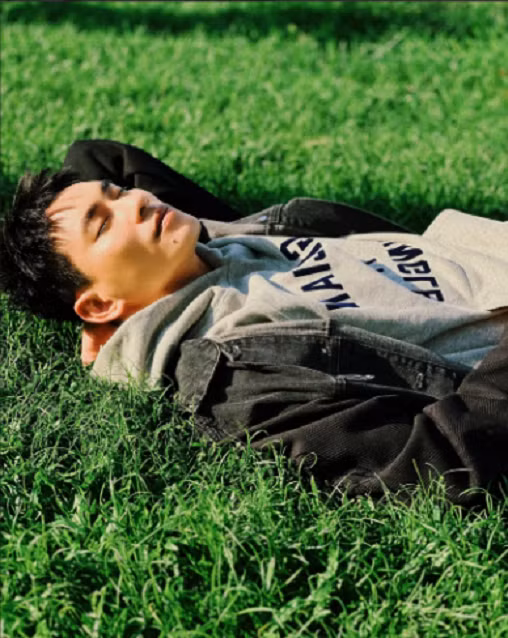 Kieu Minh Tuan lo ro ve be ngoai gay go dang bao dong-Hinh-2