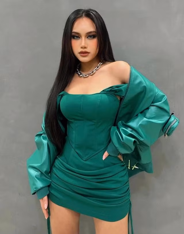 Sao Viet bi miet thi ngoai hinh: Sofia ngung dien, Miu Le nhap vien