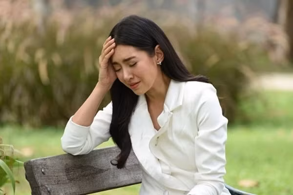 Roi nuoc mat thay thu ben trong tui qua Tet cua em chong cu