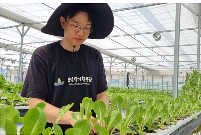 Chàng trai bỏ giấc mơ phi công để làm "nông dân thông minh" Chang trai bo giac mo phi cong de lam