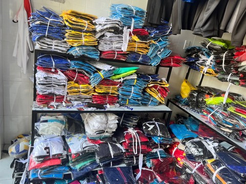 Pha duong day san xuat quan ao the thao gia thuong hieu quy mo lon