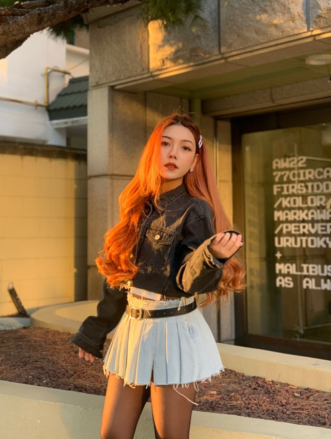 Nu sinh nganh thoi trang goi y ve phong cach Y2K cho gioi tre