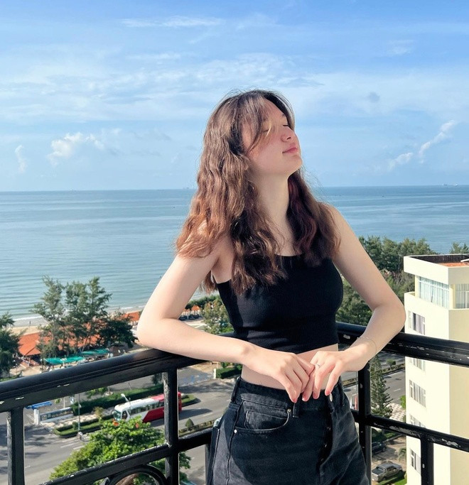 Thanh Giang thừa hưởng năng khiếu nghệ thuật từ bố, nghệ sĩ múa Đặng Thái Sơn. Cô nàng được gia đình định hướng đi theo nghiệp múa và học tập tại Đà Nẵng. Người hâm mộ tin rằng, em gái cưng của Đặng Văn Lâm sẽ là mỹ nhân nổi bật của làng múa trong tương lai.