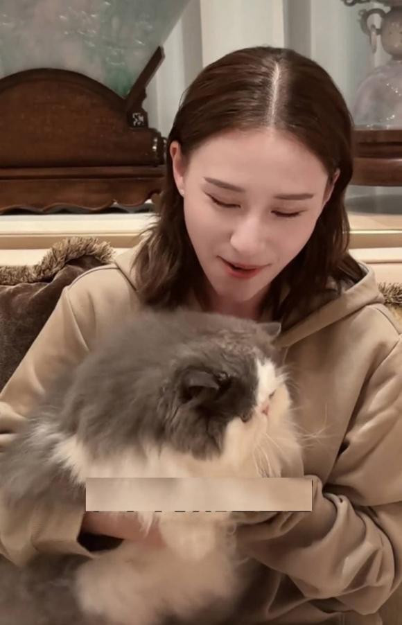 Phòng tân hôn của Đậu Kiêu và ái nữ "trùm sòng bạc Macau" - Hình 2 Phong tan hon cua Dau Kieu va ai nu