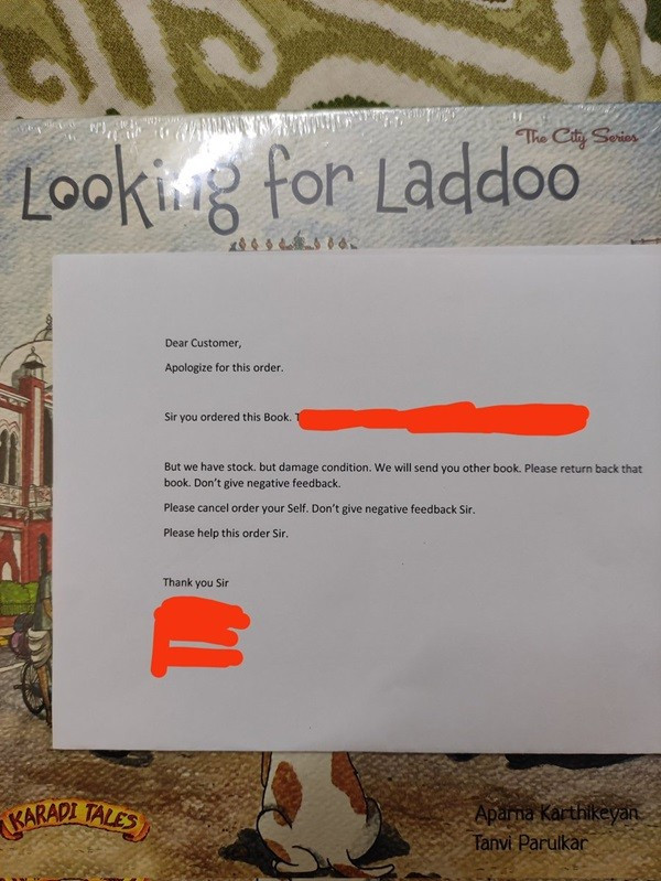 Khach hang dat mua sach online, nguoi ban gui sach khac kem loi nhan