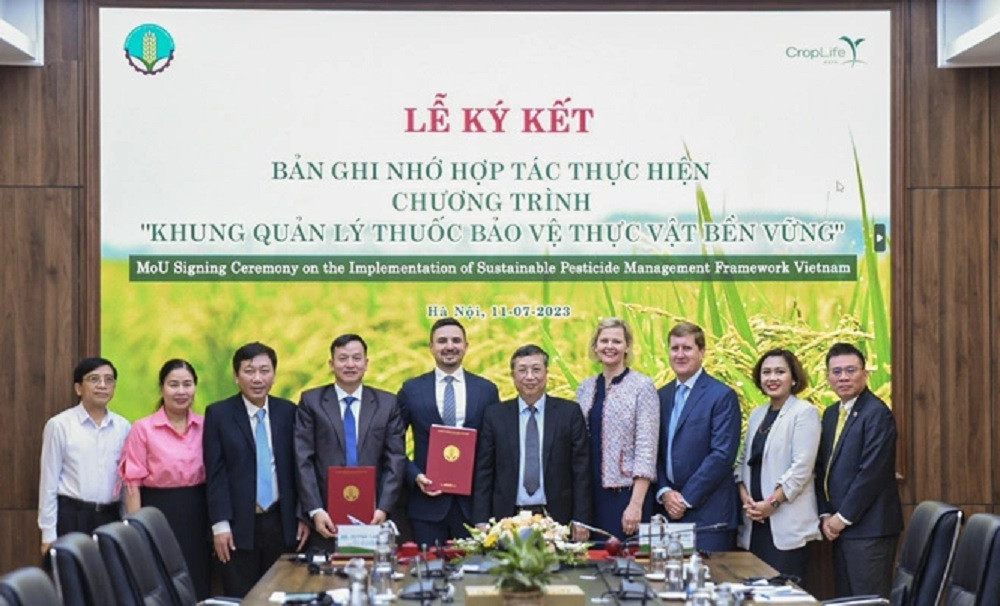 Xay dung khung “Quan ly thuoc bao ve thuc vat ben vung” tai Viet Nam