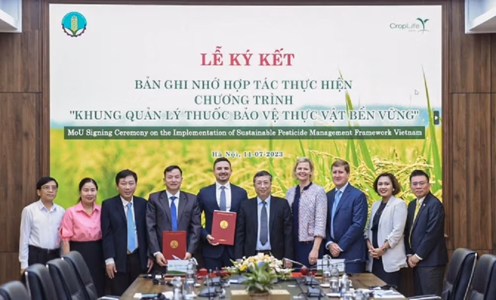 Xay dung khung “Quan ly thuoc bao ve thuc vat ben vung” tai Viet Nam