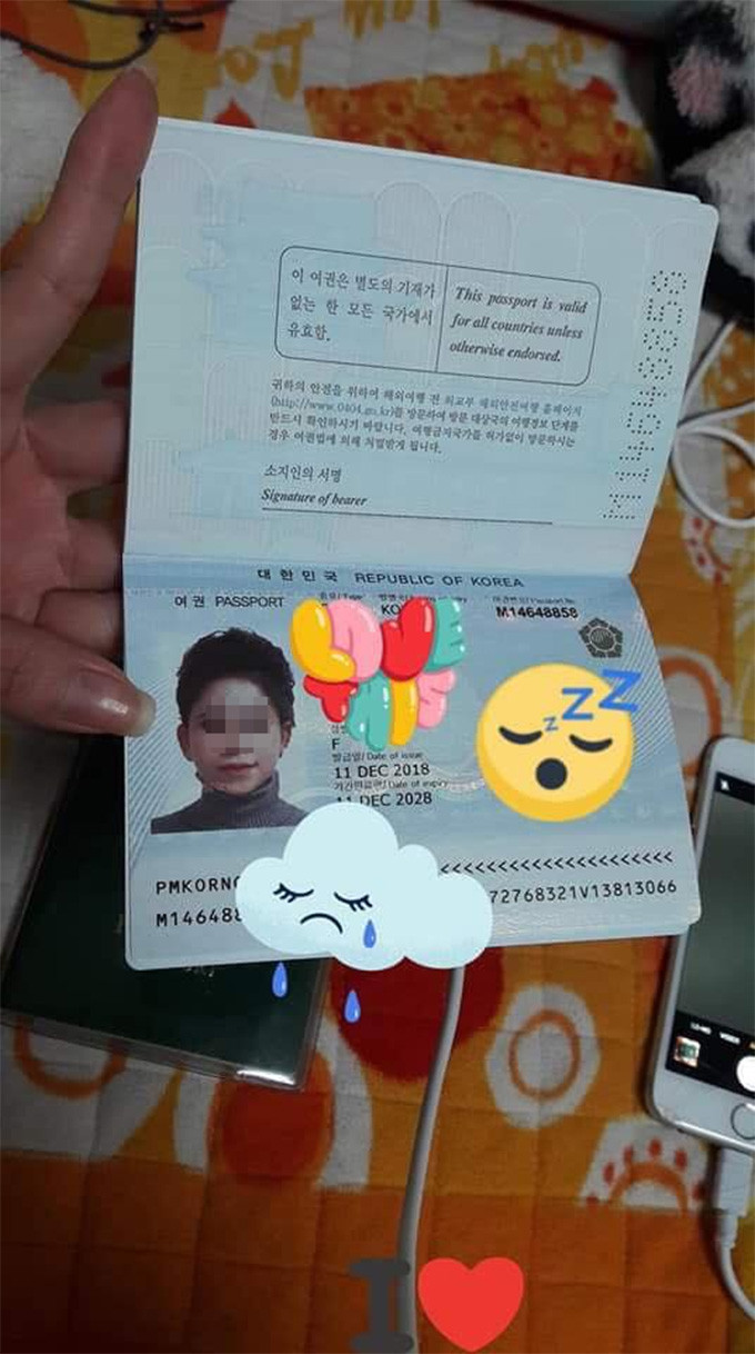 Sau đó cô livetream phổ biến "bí quyết" này trên Facebook. "Những người không thông minh là những người đã bị cách ly.