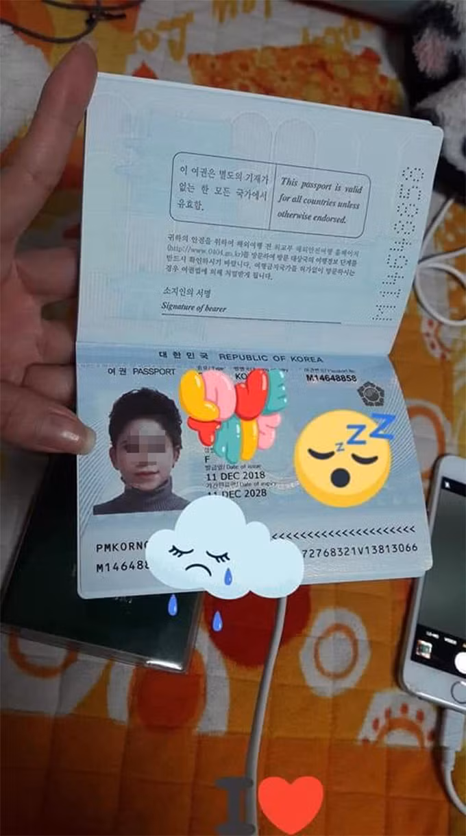 Sau đó cô livetream phổ biến "bí quyết" này trên Facebook. "Những người không thông minh là những người đã bị cách ly.