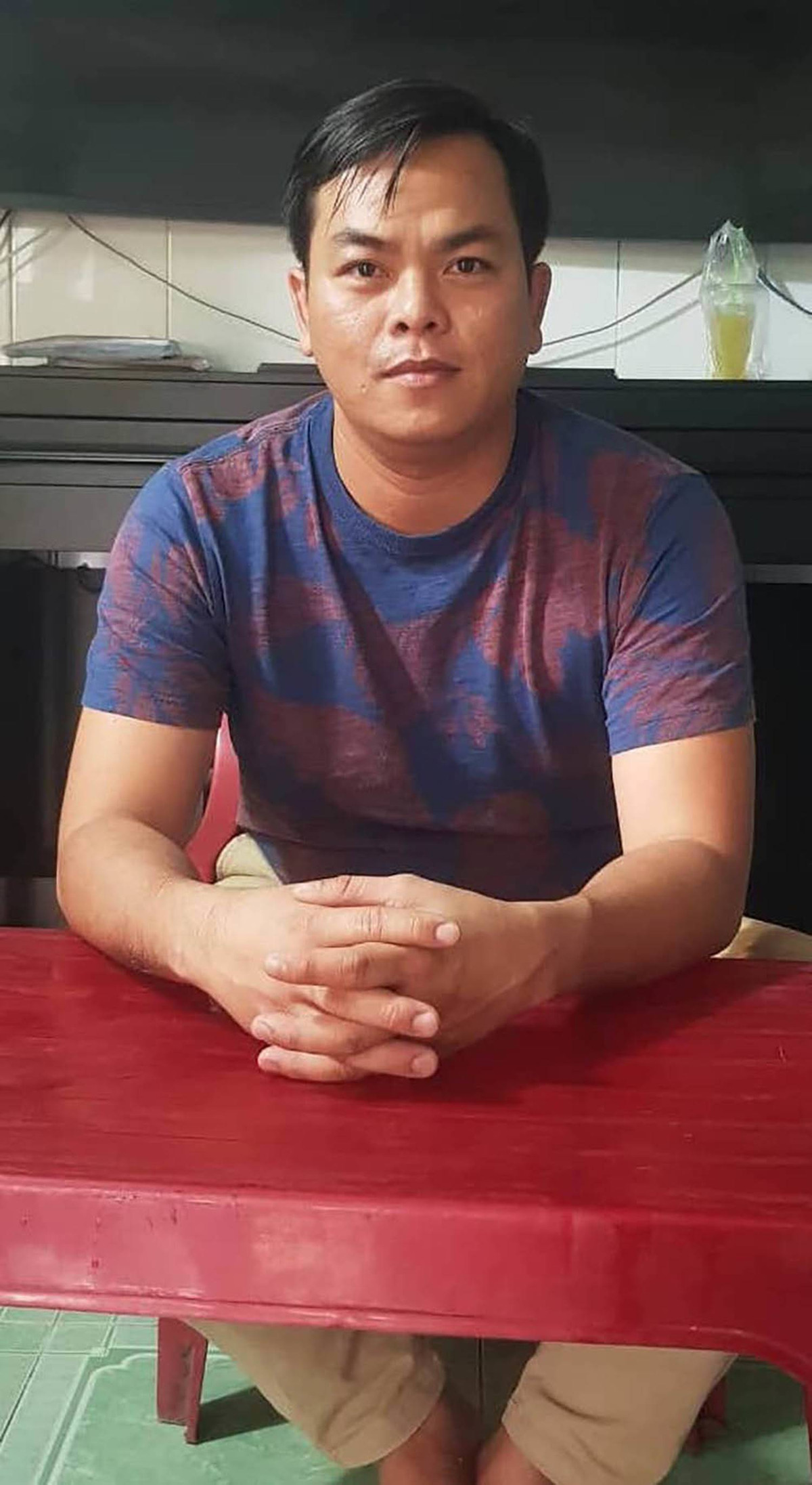 Lực lượng chức năng bắt quả tang tại 5 phòng có dấu hiệu bay lắc, sử dụng ma tuý. 80 người, trong đó có 30 nhân viên của quán bị đưa về trụ sở để làm rõ. Đáng nói, khi khám xét tủ đồ cá nhân của 2 nữ nhân viên là Trần Thị Q. (26 tuổi, quê Lâm Đồng) và Trần Thị Mộng Đ. (26 tuổi, quê Cần Thơ), Công an có tìm thấy thuốc lắc.