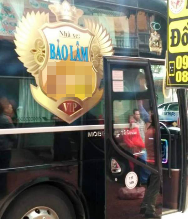 Tuy nhiên nhà xe nói không thấy túi tiền để quên. Ngay sau đó, anh Mạnh đã gọi điện trình báo lên công an huyện Yên Châu.