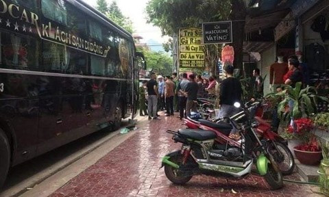 Khi xuống xe tại Mộc Châu, cả hai để quên số tiền hơn 720 triệu đồng mới đi vay người nhà để trả nợ ngân hàng. Sau khi về đến nhà, sực nhớ đến số tiền trên, vợ chồng anh Mạnh vội gọi điện cho nhà xe.