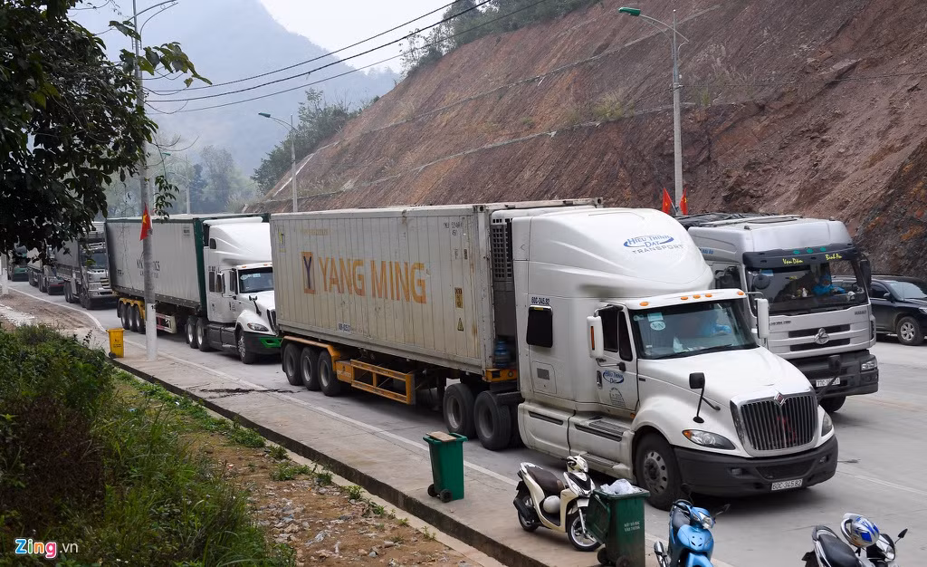 Tai xe nhin an uong, cho hang sang Trung Quoc