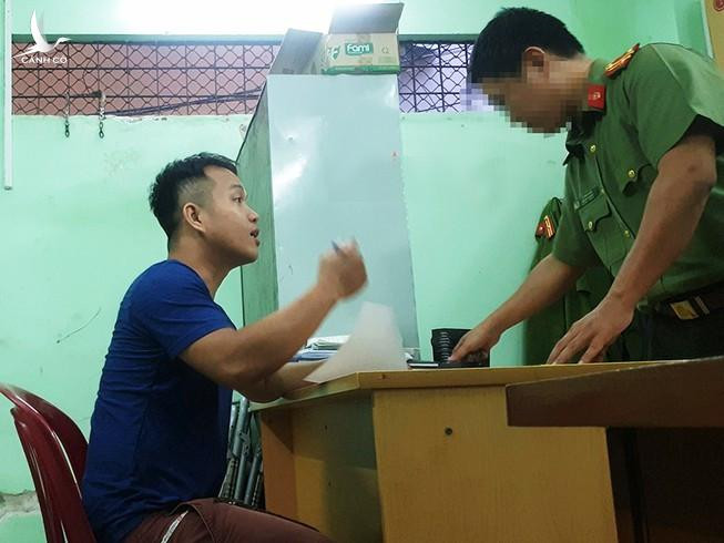 Đồng thời, giám đốc Công an TP HCM ký quyết định kỷ luật tước danh hiệu công an nhân dân đối với Phạm Thái Vinh. Cùng ngày, Cơ quan Cảnh sát điều tra Công an TP HCM đã ra lệnh bắt và quyết định tạm giữ với Phạm Thái Vinh và Nguyễn Hoàng Minh (là bảo vệ dân phố phường 17, quận Bình Thạnh) về hành vi cưỡng đoạt tài sản theo Điều 170 Bộ luật Hình sự để điều tra về vụ việc.