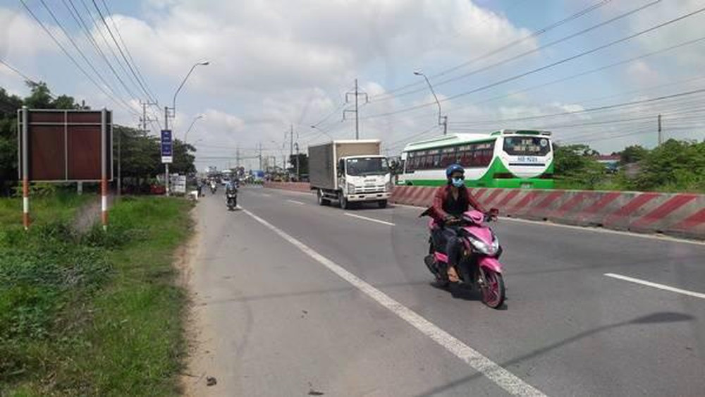 Qua đó, ông Phạm Thành Long, Phó bí thư Huyện ủy Thủ Thừa (Long An), cho biết Huyện ủy Thủ Thừa đã quyết định kỷ luật bằng hình thức khai trừ Đảng đối với trung tá Đỗ Ngọc Trung, nguyên Phó trưởng Công an TT.Thủ Thừa, sinh hoạt tại chi bộ Công an TT.Thủ Thừa. Ông Trung bị kỷ luật do vi phạm tư cách đạo đức, lối sống. 