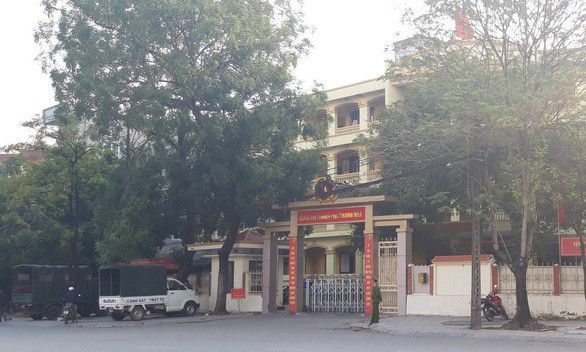 Ông Phương là người trực tiếp chỉ đạo việc đề nghị xử lý kỷ luật và ký các văn bản tố tụng khi giải quyết vụ Hiếu có hành vi Trộm cắp tài sản. Quá trình thực hiện, ông này lợi dụng chức vụ quyền hạn, 3 lần nhận từ Hiếu với tổng số tiền 260 triệu đồng, để giúp cấp dưới không bị xử lý kỷ luật, không bị xử lý hình sự.