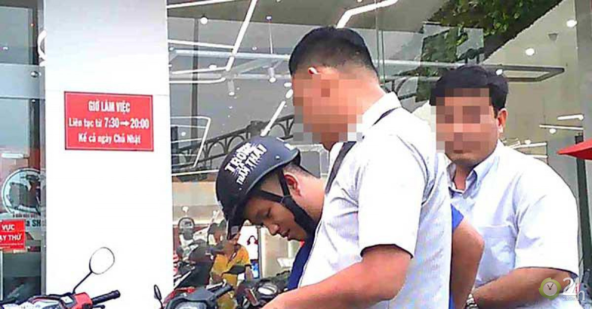 Theo tố giác của C.H.Đ (sinh viên một trường du lịch có trụ sở ở quận Tân Bình) tối 17/12/2019, Đ. chạy xe Exciter trên đường Xô Viết Nghệ Tĩnh hướng từ Thị Nghè (Bình Thạnh) về quận 1 thì bị một nhóm 6 người mặc thường phục yêu cầu tấp vào lề trước số nhà 175 Xô Viết Nghệ Tĩnh, Bình Thạnh. Nhóm người này rút thẻ ngành công an sau đó đưa Đ. cùng xe máy về trụ sở công an phường 17, Bình Thạnh để kiểm tra hành chính. Tại đây, công an tìm thấy trong cặp Đ. một con dao. 