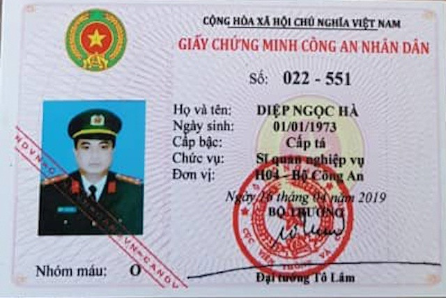 Hà nói dối rằng đang công tác tại Tổng cục An ninh, Bộ Công an nên không tiện ký vào hợp đồng. Hà nhờ người thân đứng ra ký hợp đồng mua bán. Chị T. đưa cho Hà 850 triệu đồng. Một tuần sau, Hà yêu cầu nạn nhân đưa thêm 1,5 tỷ đồng để đóng thuế và làm giấy tờ, sau đó chặn số liên lạc. Bằng những thủ đoạn tương tự, từ năm 2018 đến nay Hà đã thực hiện trót lọt 6 vụ lừa hơn 6 tỷ đồng.
