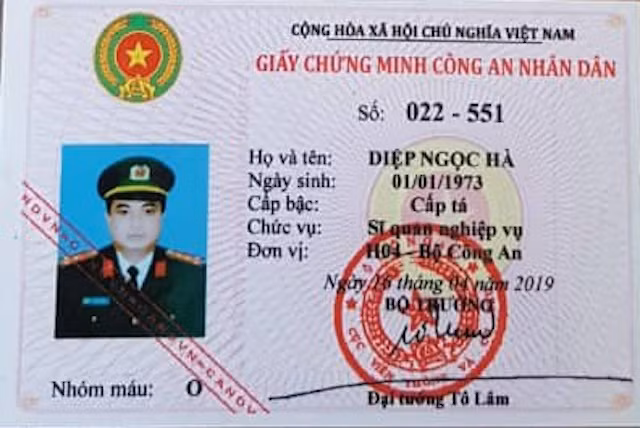Hà nói dối rằng đang công tác tại Tổng cục An ninh, Bộ Công an nên không tiện ký vào hợp đồng. Hà nhờ người thân đứng ra ký hợp đồng mua bán. Chị T. đưa cho Hà 850 triệu đồng. Một tuần sau, Hà yêu cầu nạn nhân đưa thêm 1,5 tỷ đồng để đóng thuế và làm giấy tờ, sau đó chặn số liên lạc. Bằng những thủ đoạn tương tự, từ năm 2018 đến nay Hà đã thực hiện trót lọt 6 vụ lừa hơn 6 tỷ đồng.