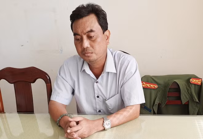  Giả đại tá công an chiếm đoạt hơn 6 tỷ: Sau 2 tháng điều tra, ngày 26/2, Công an tỉnh Hậu Giang cho biết đã làm rõ 6 vụ lừa đảo chiếm đoạt tài sản do Diệp Ngọc Hà (47 tuổi, ngụ TP HCM) thực hiện chiếm đoạt hơn 6 tỷ đồng. Cơ quan cảnh sát điều tra đã khởi tố bị can, bắt tạm giam Hà vào tháng 12/2019. Tại trụ sở cảnh sát, Hà khai nhận thực hiện 6 vụ lừa đảo, chiếm đoạt 6 tỷ đồng ở TP HCM và các tỉnh miền Tây.