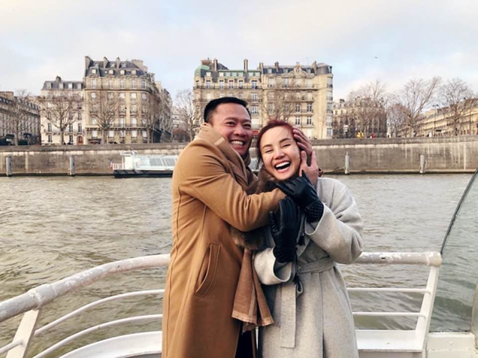 Nguoi dep Viet cong khai dua dai gia: Xe sang, hang hieu nhieu vo ke-Hinh-4