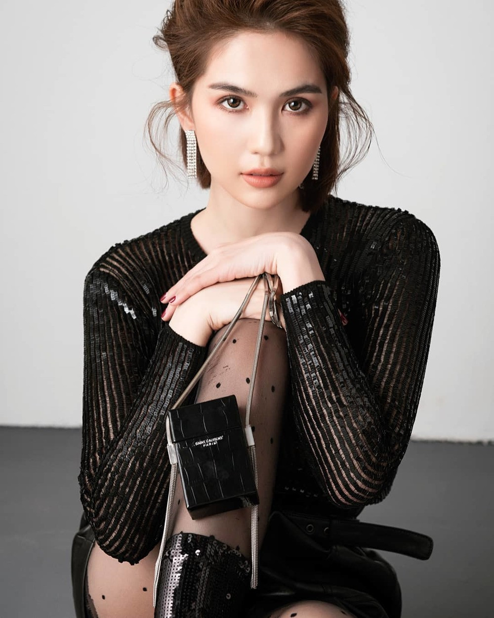 Nguoi dep Viet cong khai dua dai gia: Xe sang, hang hieu nhieu vo ke-Hinh-8