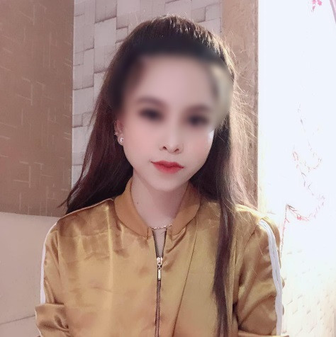 Theo thông tin từ Trung tâm Kiểm soát bệnh tật tỉnh Bình Dương, cô gái tên là N.T.T., có địa chỉ tại phường Tân Đông Hiệp, TP Dĩ An. Cô sống tại Daegu nhưng đã qua thành phố lớn thứ hai của Hàn Quốc là Busan để đáp máy bay đi TP HCM.