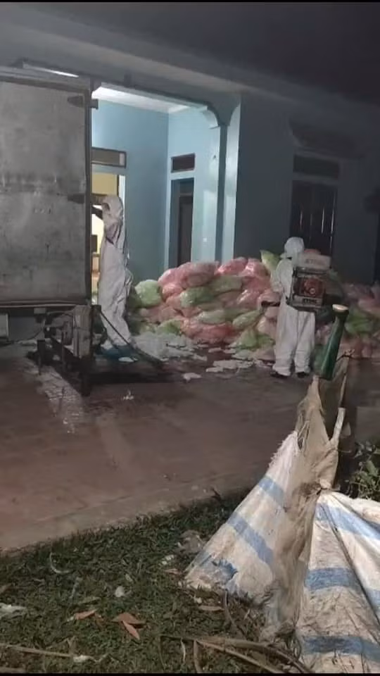 Phat hien doi tuong thu gom hon 600kg khau trang y te da qua su dung-Hinh-2