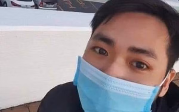  Nam thanh niên khoe trốn cách ly sau khi về từ vùng "tâm dịch" Hàn Quốc: Ngày 27/2, UBND xã Kiêu Kỵ, huyện Gia Lâm (Hà Nội), cho biết, đơn vị vừa yêu cầu cách ly tại nhà một nam thanh niên từ Hàn Quốc trở về nước. Ngày 25/2, nam thanh niên này đăng tải trên trang cá nhân, khoe việc không bị cách ly khi từ Hàn Quốc. "Không bị cách ly dù ở tâm dịch Daegu trở về", người này viết và còn vui đùa khiến nhiều người đọc được rất bức xúc. 