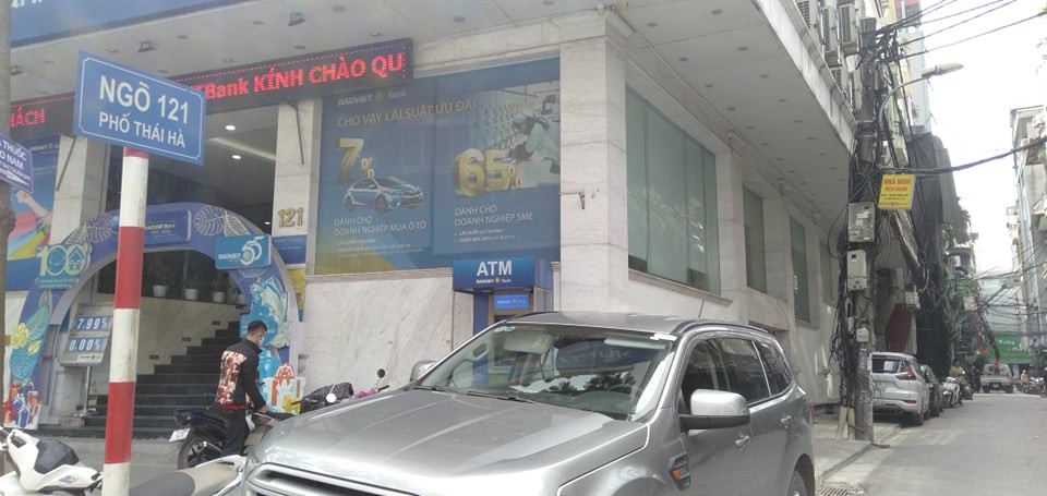 Ngõ 121 Thái Hà nơi xảy ra vụ việc.