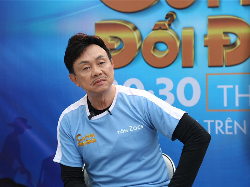 Lợi dụng đám tang của nghệ sĩ Chí Tài, một số người còn mạo danh bà xã của cố nghệ sĩ - ca sĩ Phương Loan để lừa tiền. Theo Việt Hương, kẻ giả mạo nhắn tin cho người mẫu Ngọc Quyên nhờ chuyển 5000 USD về Việt Nam để lo tang lễ. Ảnh: Lao động