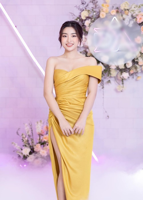 Trong một bài phỏng vấn với Zing, khi được hỏi bản thân có khó xử nếu bạn trai đào hoa, Mỹ Linh cho hay: "Chuyện đào hoa, tôi nghĩ rằng trong cuộc sống, ai cũng có thời 'trẻ trâu'. Và ai cũng có thời gian để thay đổi bản thân. Thay đổi để trở thành một phiên bản tốt hơn".