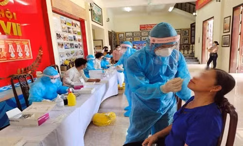 Bo Y te de nghi Ha Noi, TP HCM va 21 tinh, thanh than toc xet nghiem Covid-19