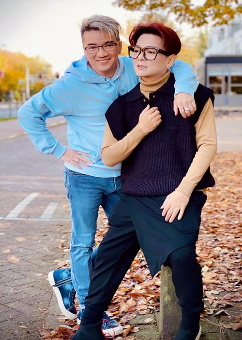 Có những bar Vũ Hà một tuần hát 5 suất, nhưng sau khi dẫn Mr Đàm đi cùng, bầu show lại bảo anh nhường bớt cho bạn một nửa. Nghe vậy, Vũ Hà không hề buồn, hay trách giận vì cũng nhiều show.