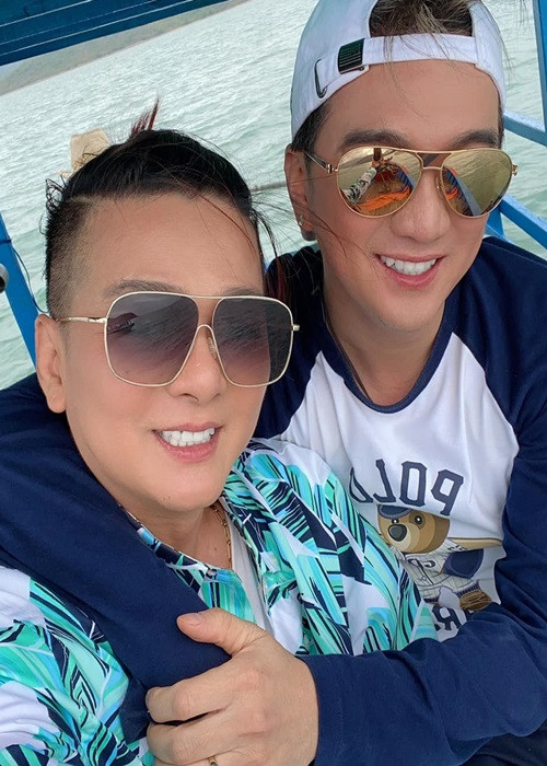 Đàm Vĩnh Hưng ngày càng nổi tiếng. Thấy vậy, Vũ Hà mừng cho bạn. “Tôi không cần phải nổi đình nổi đám như vậy”, Vũ Hà nói. Phía Đàm Vĩnh Hưng cho biết, danh sách người trả ơn của anh không bao giờ thiếu tên Vũ Hà.