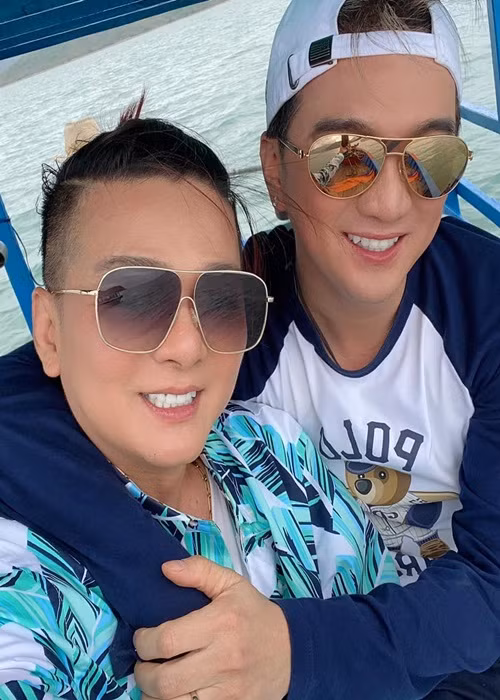 Đàm Vĩnh Hưng ngày càng nổi tiếng. Thấy vậy, Vũ Hà mừng cho bạn. “Tôi không cần phải nổi đình nổi đám như vậy”, Vũ Hà nói. Phía Đàm Vĩnh Hưng cho biết, danh sách người trả ơn của anh không bao giờ thiếu tên Vũ Hà.