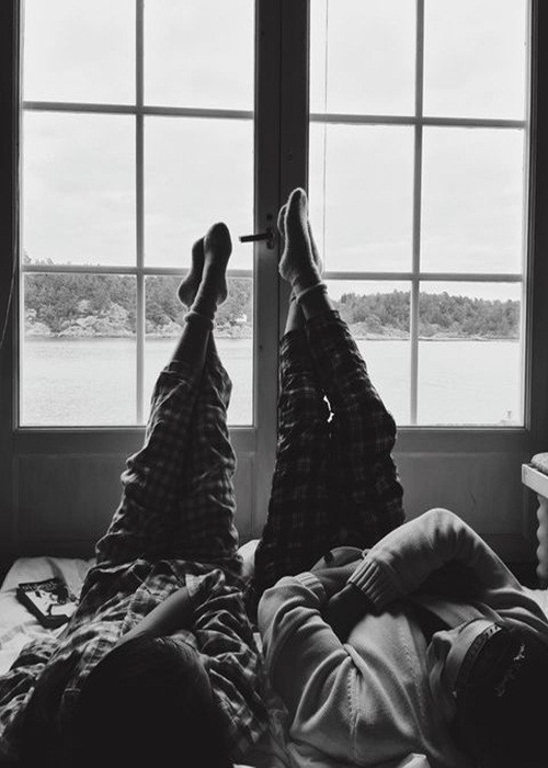  Ngô Thanh Vân - Huy Trần đang bên nhau ở nước ngoài. Mới đây, Huy Trần đăng tải một số khoảnh khắc tình tứ giữa anh và nàng đả nữ trong bối cảnh trong nhà.