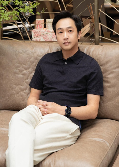 Vị doanh nhân phố núi có sự đầu tư cho ngoại hình. Thoạt nhìn, Cường Đô la ăn mặc đơn giản nhưng nhiều khán giả cho rằng trang phục của anh đều là đồ hiệu.