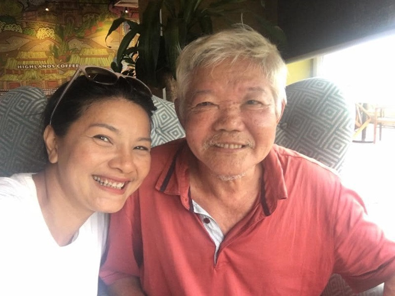 Gia đình Kiều Trinh chỉ có hai người lớn nên mọi việc của vườn ruộng đều do nữ diễn viên và cha làm hết.