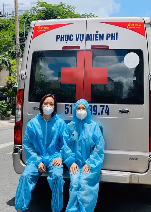 Việc Việt Hương bị trù ẻo nhiễm COVID-19 khiến nhiều khán giả bức xúc. Không ít người cho rằng việc vợ chồng Việt Hương làm từ thiện mùa dịch là nghĩa cử cao đẹp, đáng được trân trọng.