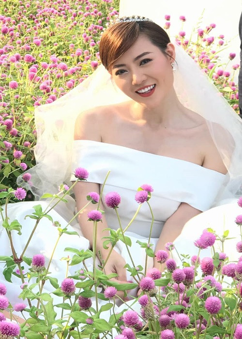 Thanh Hương tiết lộ, ông xã của cô rất đẹp trai, cao 1m8, là doanh nhân và hơn Thanh Hương 10 tuổi. Nữ diễn viên gặp chồng năm 17 tuổi. Năm 20 tuổi, Thanh Hương bắt đầu yêu. 1 năm sau, nữ diễn viên lên xe hoa.