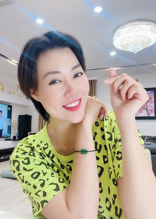 Từng có nhiều lời đồn về việc Thanh Hương giấu chồng. “Người ta đồn tôi đã ly hôn, thậm chí còn bảo tôi là mẹ đơn thân. Nhưng ai đồn cứ việc đồn, ai thêu dệt cứ thêu dệt, làm nghề “dâu trăm họ” không thể tránh được những chuyện này. Đó chỉ là những chuyện tầm phào, tôi chẳng cần lên tiếng làm gì”, nữ diễn viên đáp trả khi vướng đồn đoán về hôn nhân.