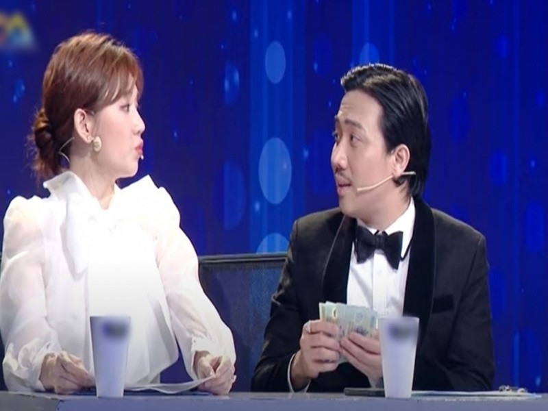 Hari Won cho biết: “Mùa này kiếm tiền khó khăn nên bớt rồi. Nếu hôm qua anh không xài phung phí thì nay đâu có bị thiếu”.